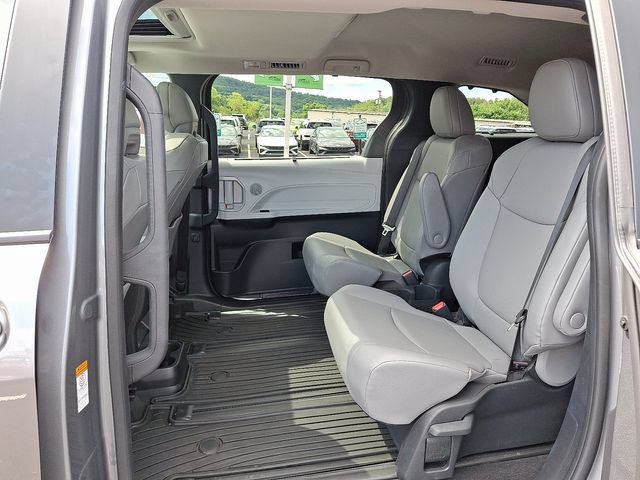 Used 2026 Toyota Sienna XLE AWD/4WD image 10