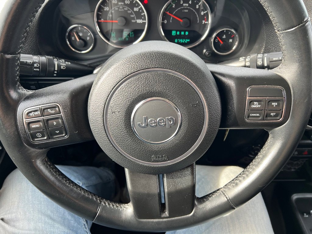 Used 2016 Jeep Wrangler Unlimited Rubicon w/ Connectivity Group image 26