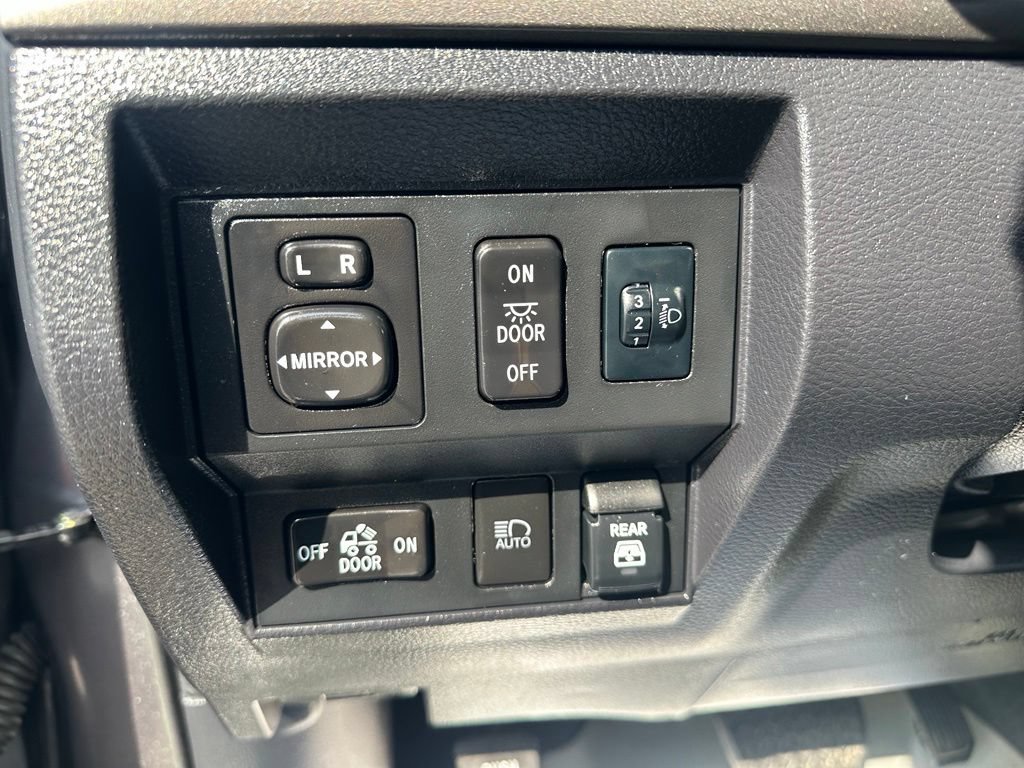 Used 2020 Toyota Tundra SR5 w/ SR5 Upgrade Package AWD/4WD image 15