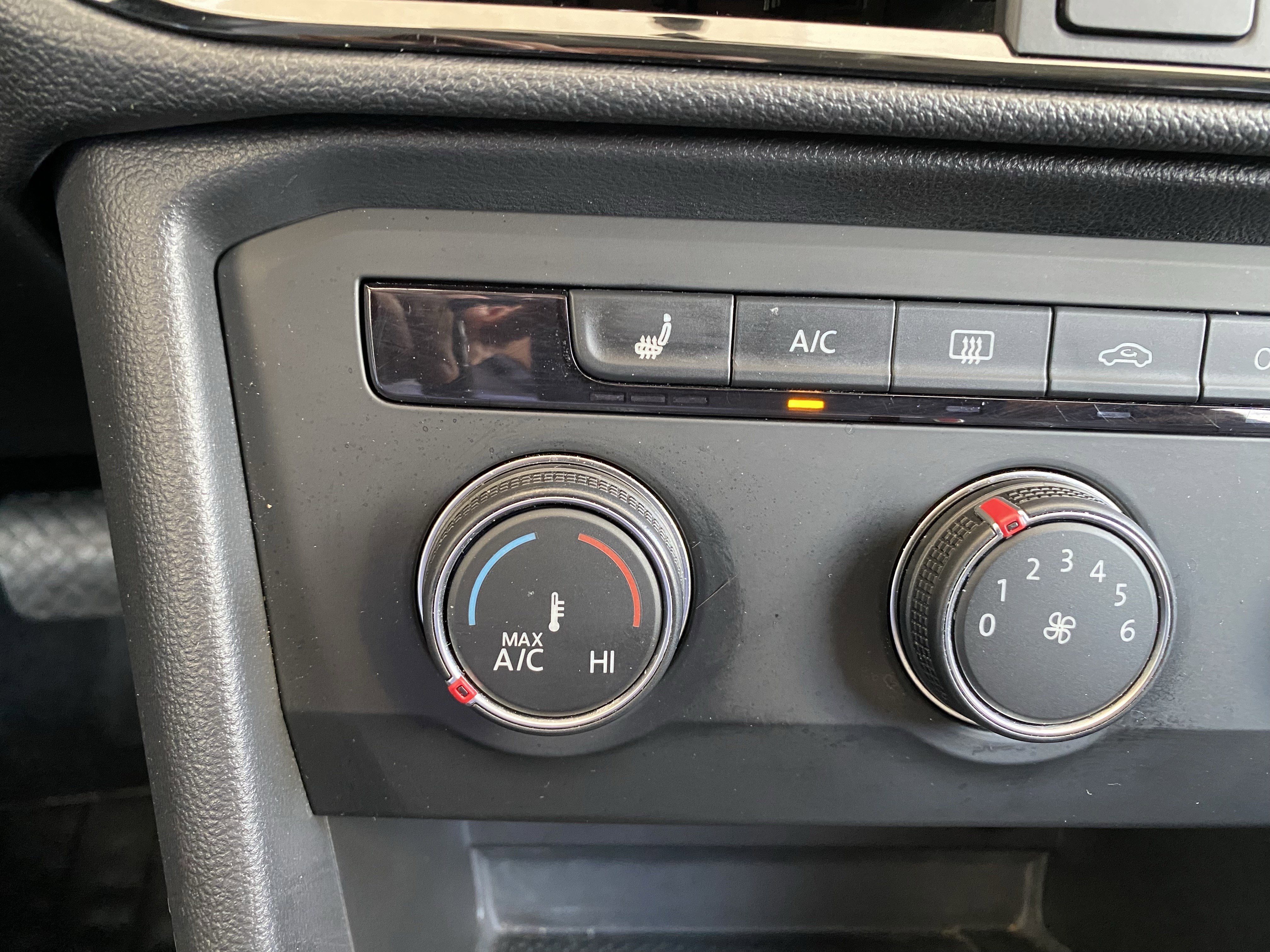 Certified 2022 Volkswagen Taos SE image 26