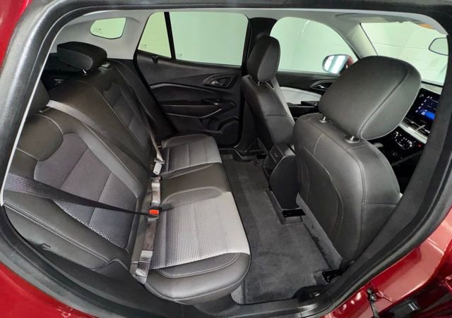 Used 2025 Chevrolet Trax LT w/ LT Convenience Package FWD image 13