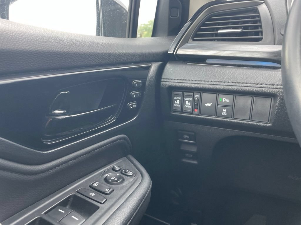 Used 2025 Honda Odyssey Elite image 15