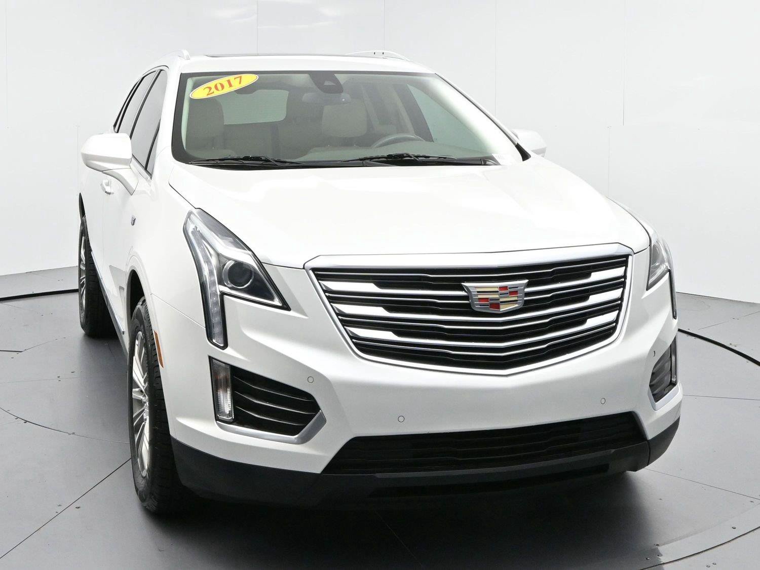 Used 2017 Cadillac XT5 Luxury w/ Driver Awareness Package FWD image 2