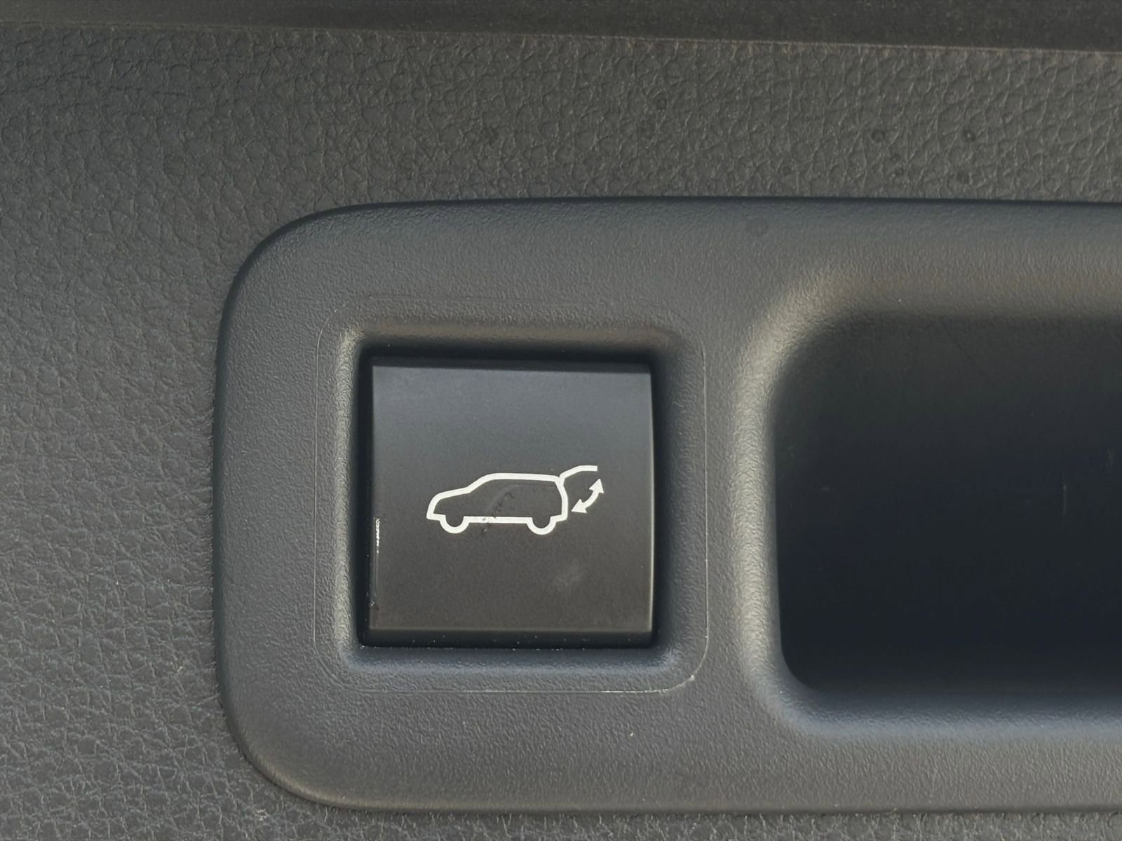 Used 2025 Toyota Highlander LE image 23