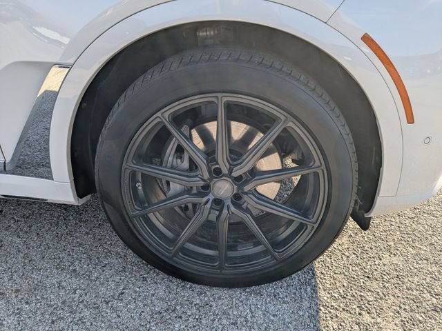 Used 2023 BMW X7 xDrive40i w/ Premium Package AWD/4WD image 9