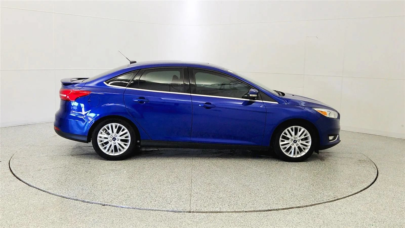 Used 2015 Ford Focus Titanium FWD image 8
