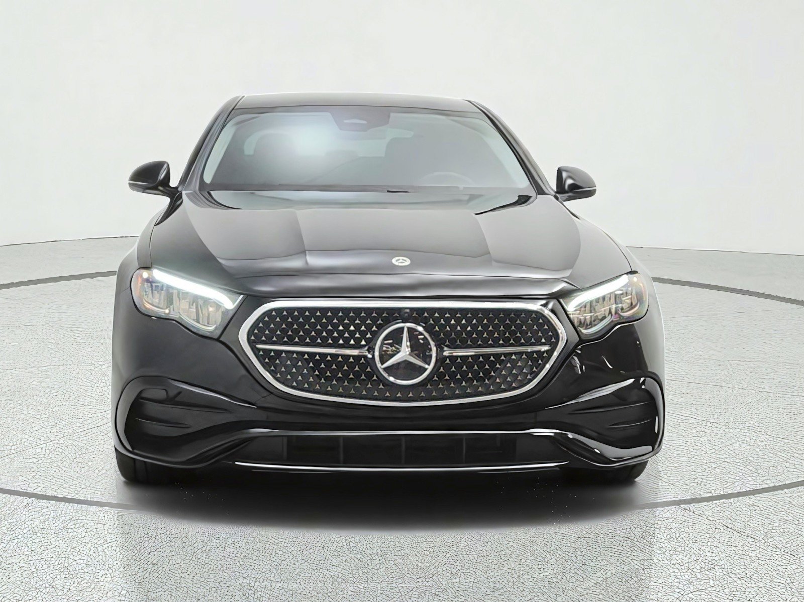 Used 2025 Mercedes-Benz E 350 Sedan image 2