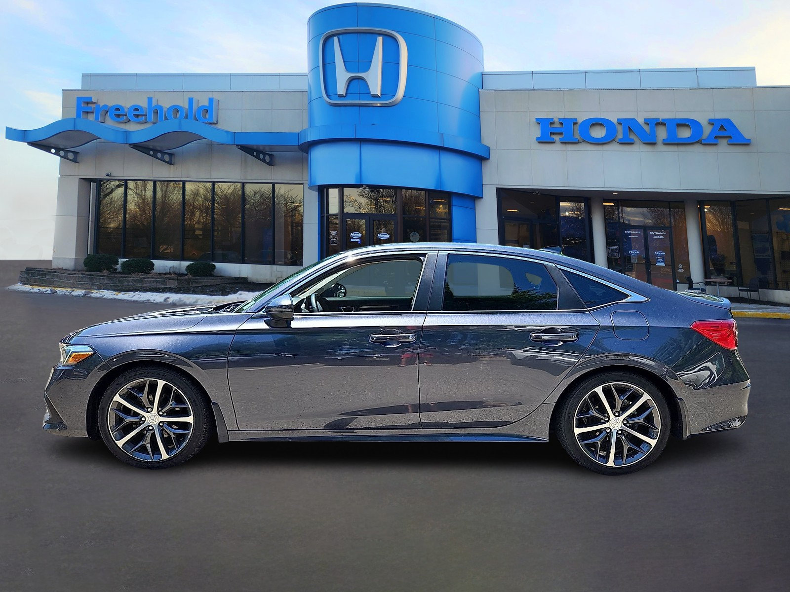 Used 2022 Honda Civic Touring image 4