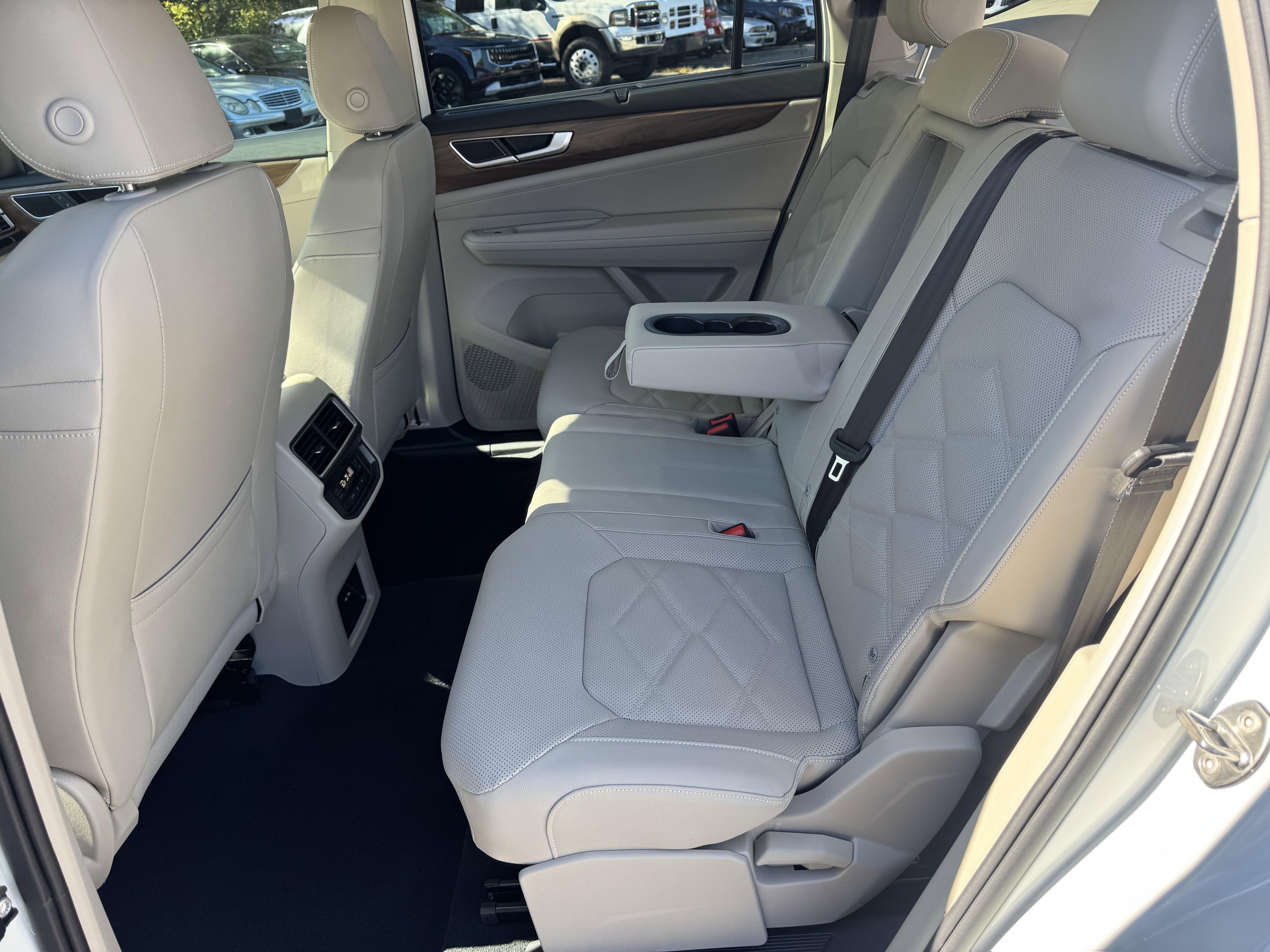 Used 2025 Volkswagen Atlas SE image 20