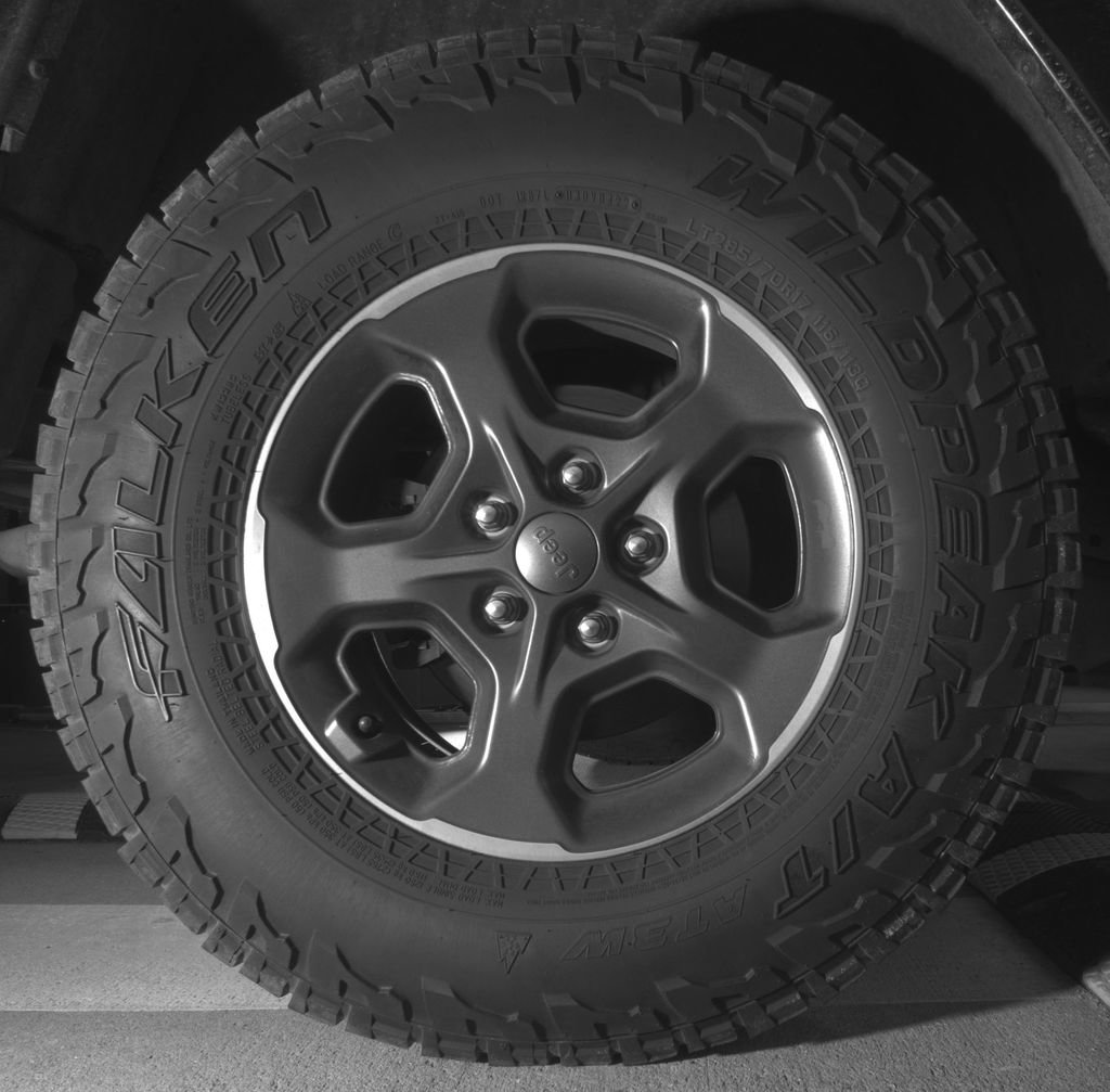 Used 2018 Jeep Wrangler Unlimited Sahara AWD/4WD image 13