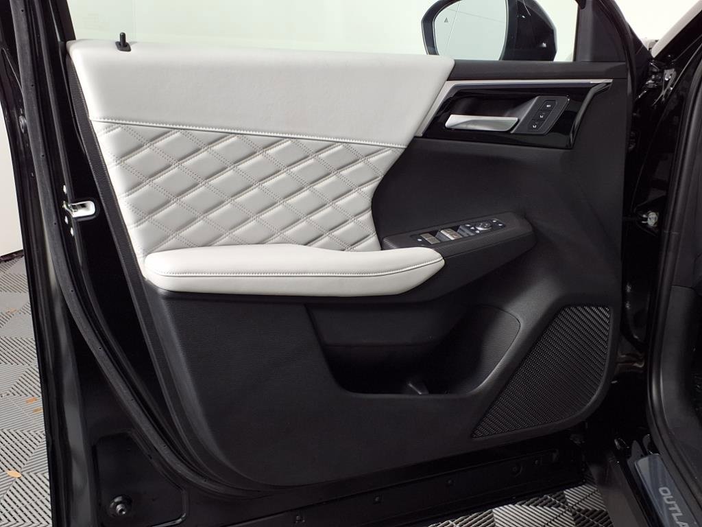 New 2025 Mitsubishi Outlander SEL image 21