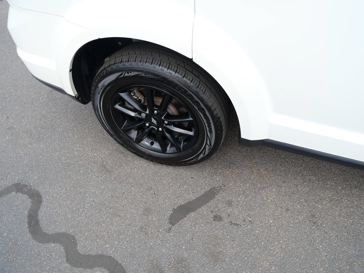 Used 2019 Dodge Journey SE w/ Connectivity Group FWD image 32