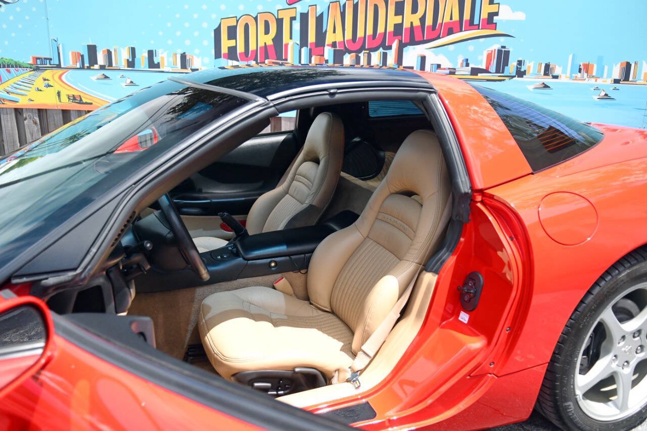 Used 2004 Chevrolet Corvette Coupe w/ Roof Package RWD image 17