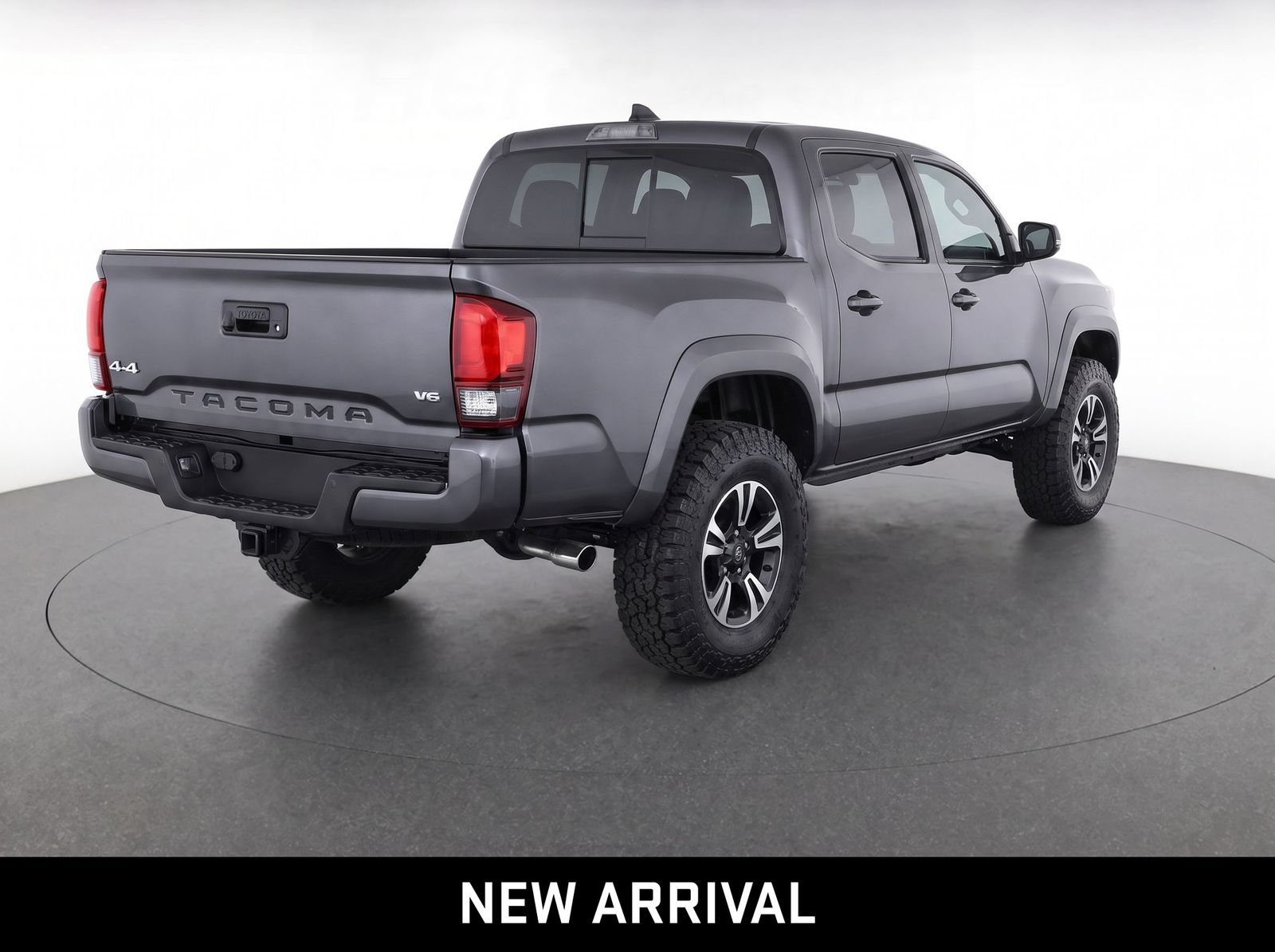 Used 2023 Toyota Tacoma SR AWD/4WD image 4