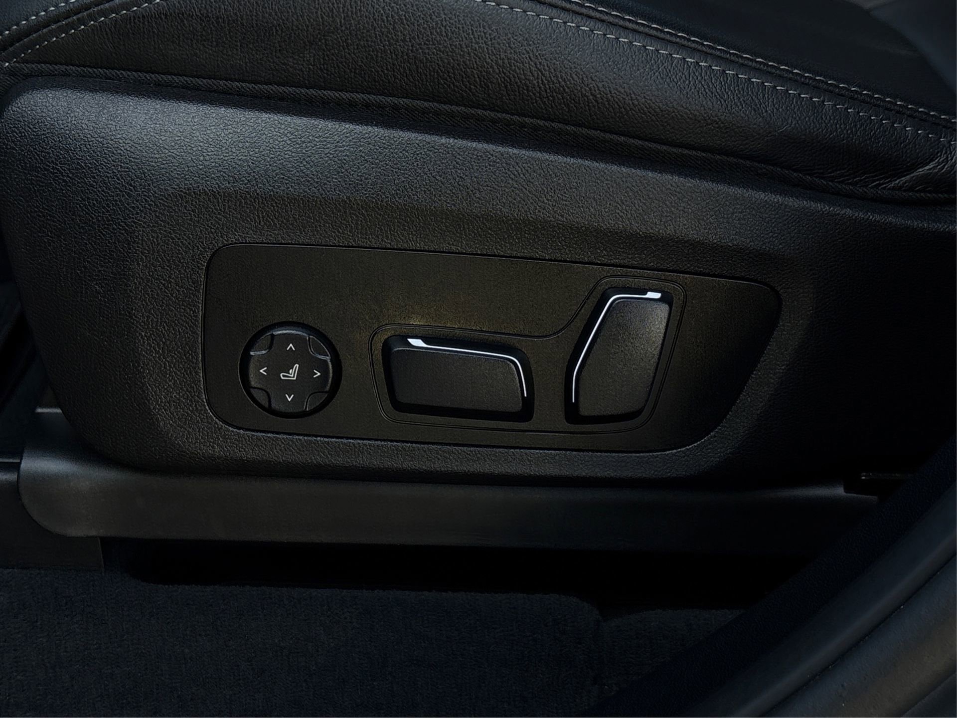 Used 2024 BMW X3 xDrive30i w/ Premium Package image 31