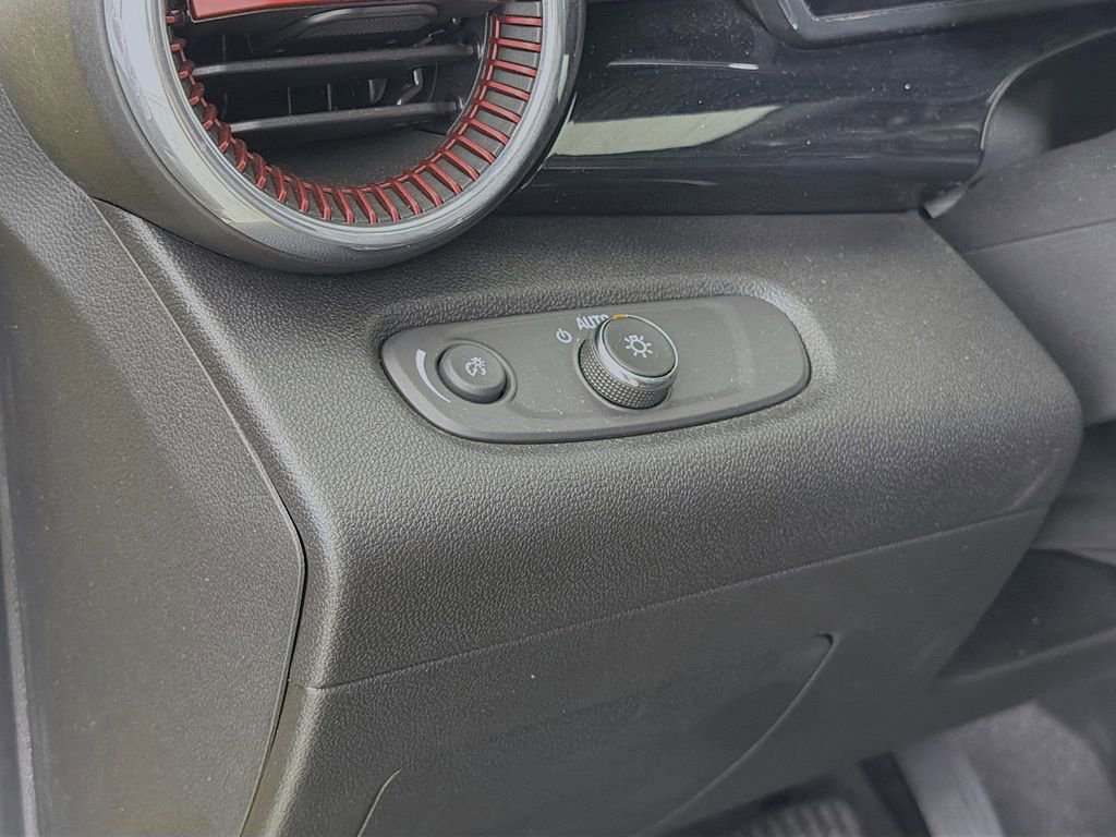 Used 2025 Chevrolet Trax RS w/ Driver Confidence Package image 12