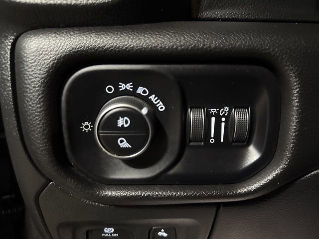 Used 2023 RAM 1500 Laramie AWD/4WD image 7