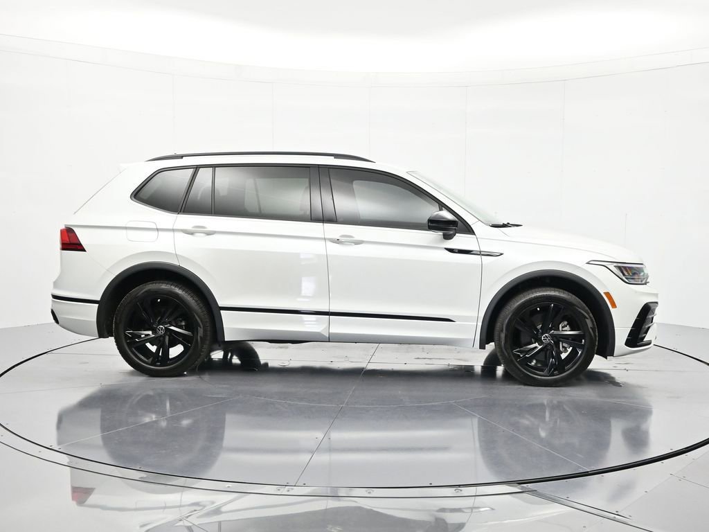 Used 2023 Volkswagen Tiguan SE R-Line FWD image 4