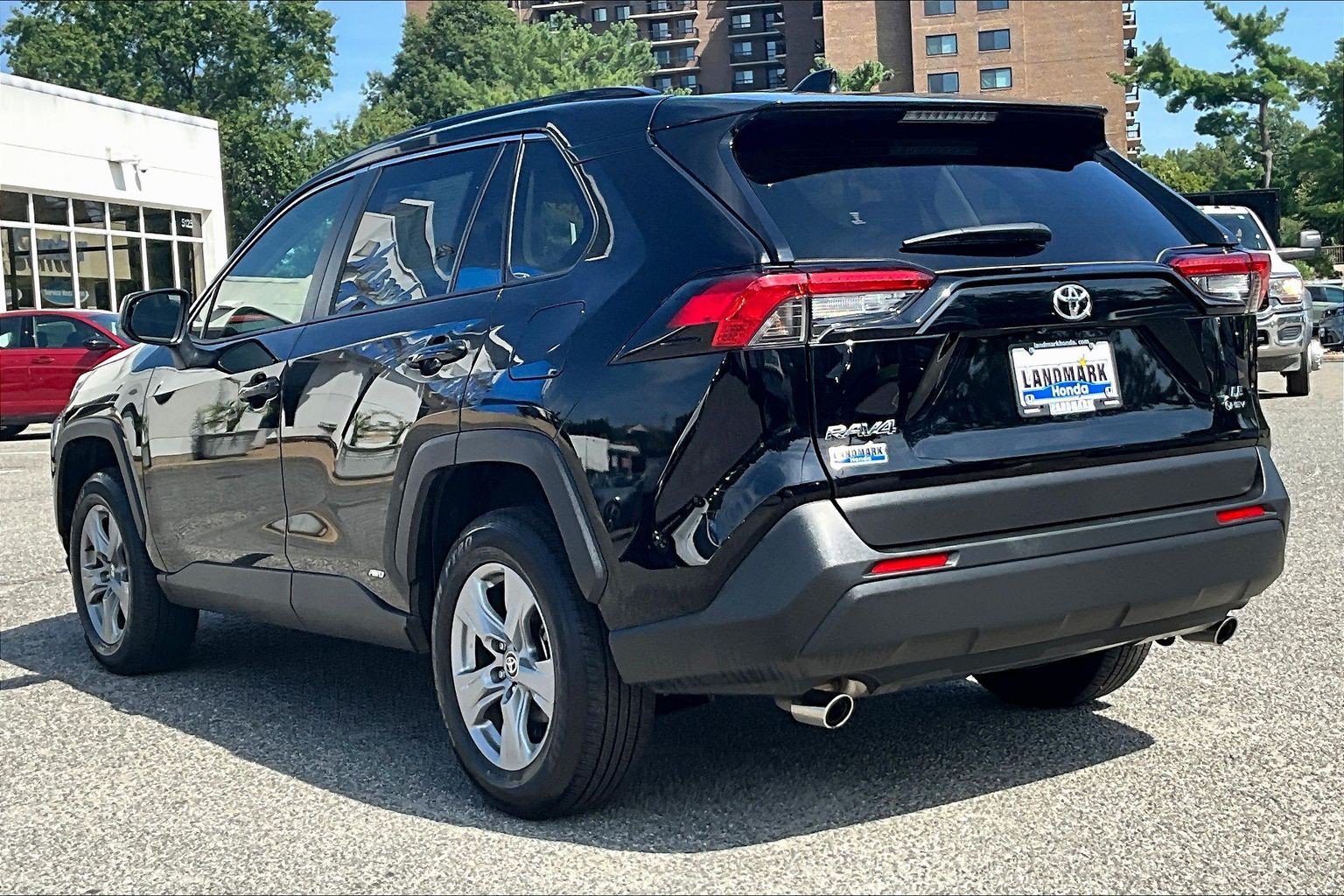 Used 2025 Toyota RAV4 LE AWD/4WD image 12
