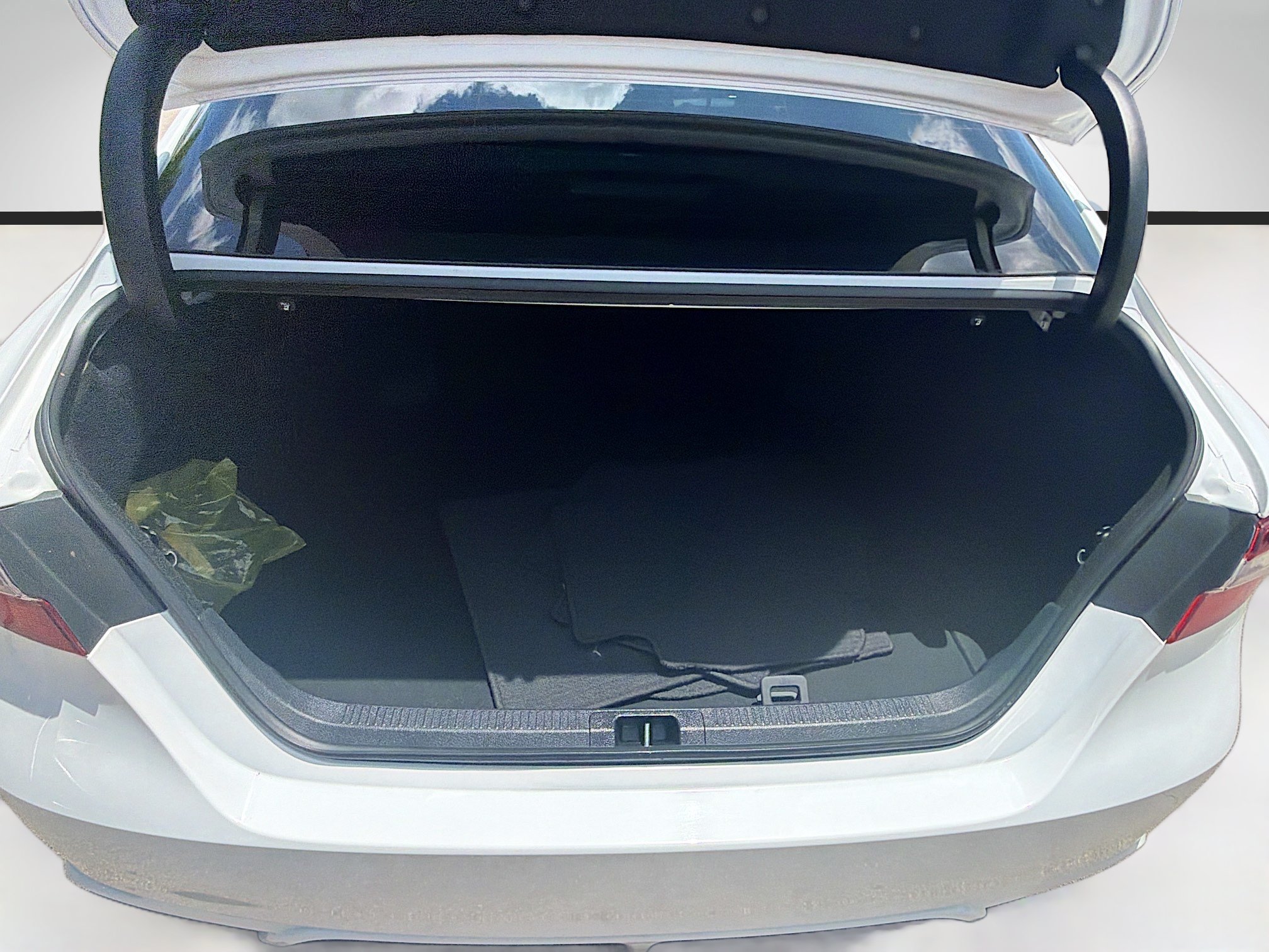 Used 2022 Toyota Camry SE w/ Convenience Package FWD image 25