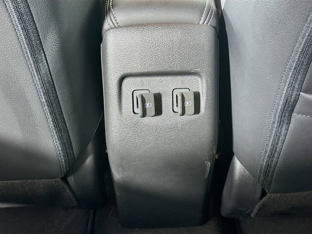 Used 2022 Nissan Kicks SR w/ Premium Package FWD image 35