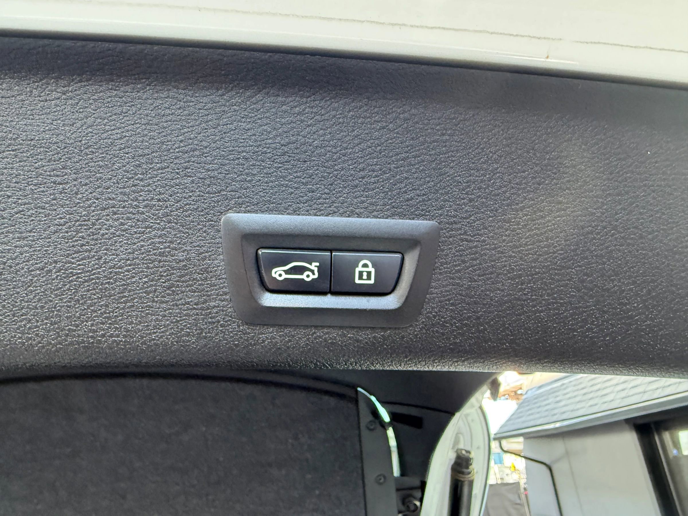 Used 2017 BMW X4 M40i w/ Technology Package image 18