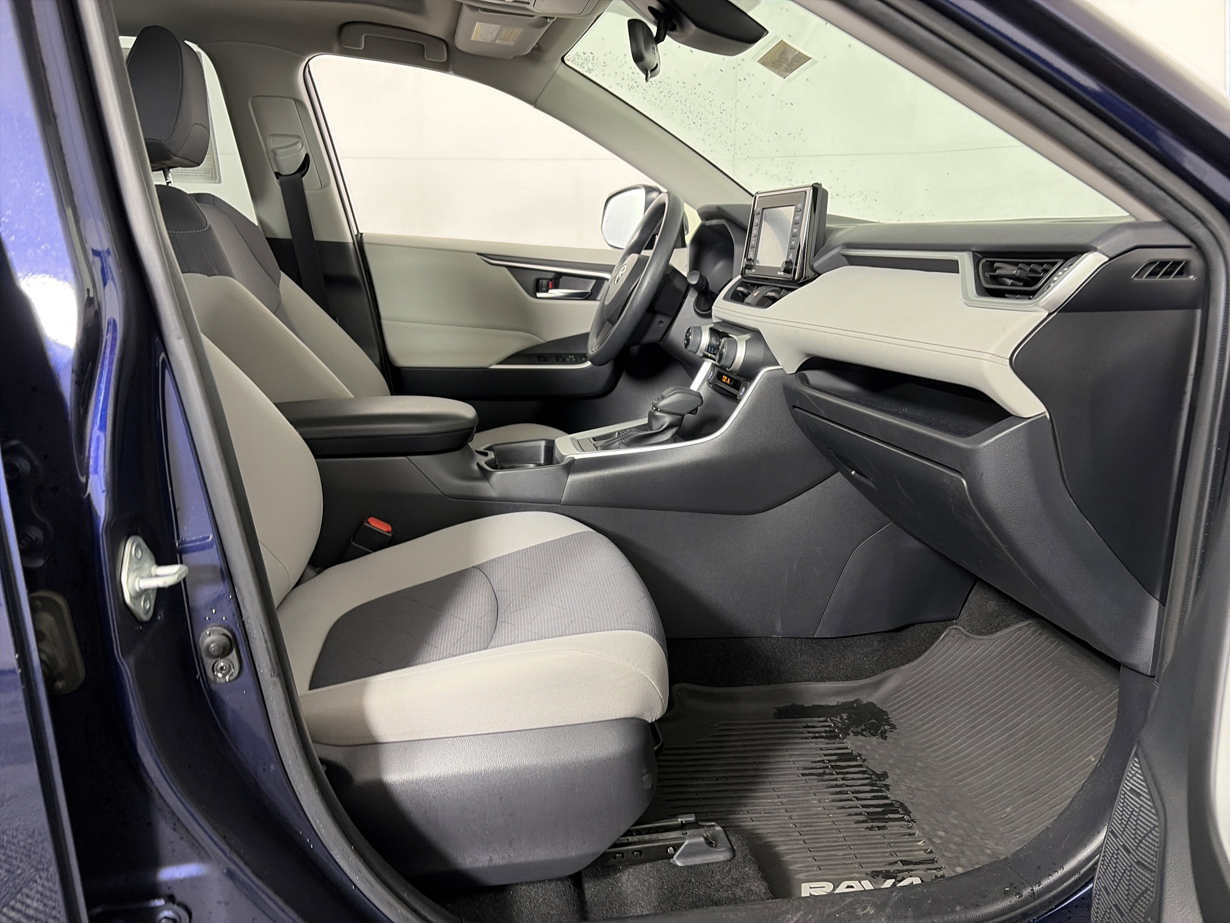 Used 2020 Toyota RAV4 XLE image 45