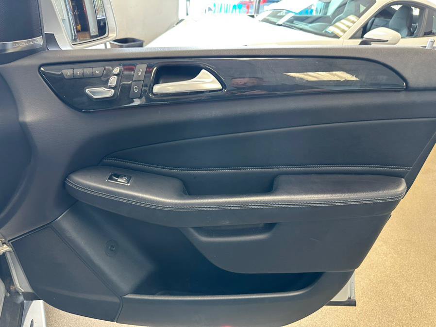 Used 2017 Mercedes-Benz GLS 450 4MATIC image 37