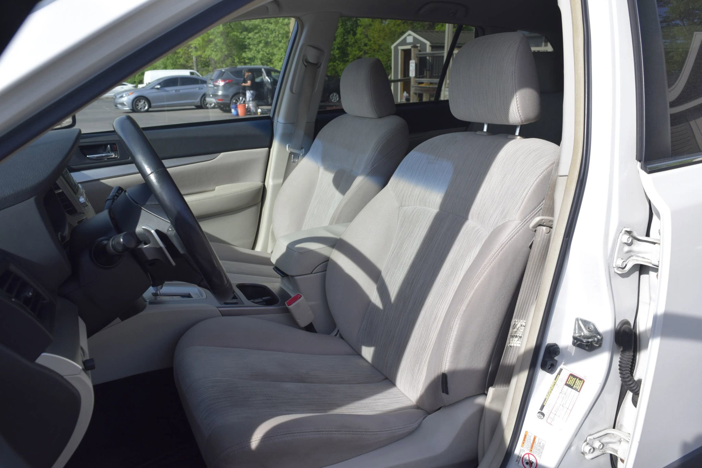 Used 2013 Subaru Outback 2.5i Premium AWD/4WD image 6