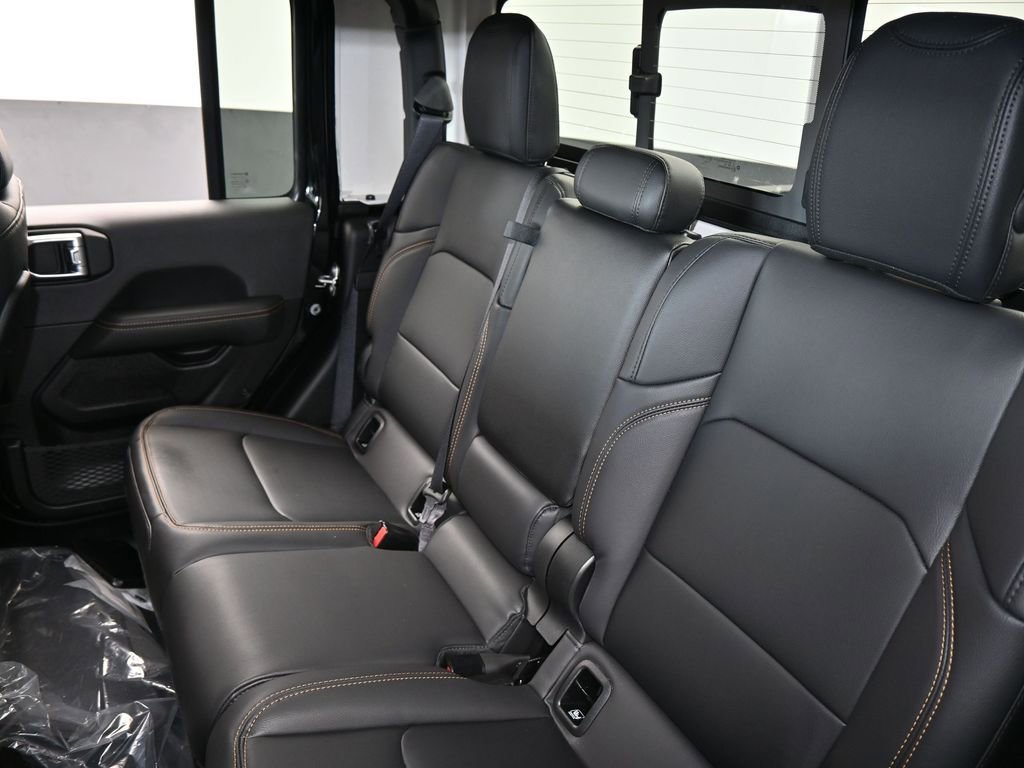 Used 2024 Jeep Gladiator Sport w/ Premium Package AWD/4WD image 34