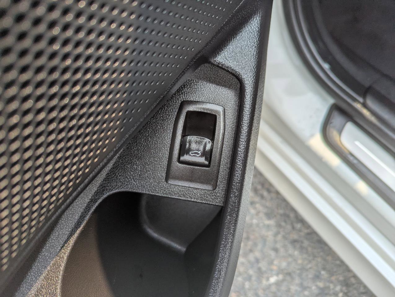 Used 2020 BMW 330i xDrive Sedan w/ Premium Package image 13