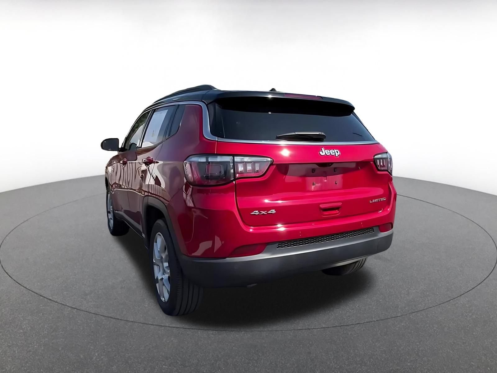 Used 2025 Jeep Compass Limited AWD/4WD image 9