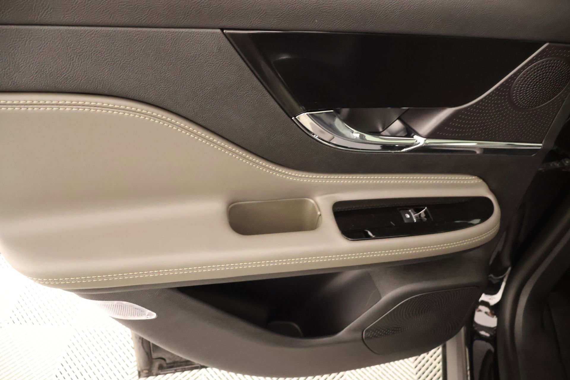 New 2026 Lincoln Corsair Premiere image 18