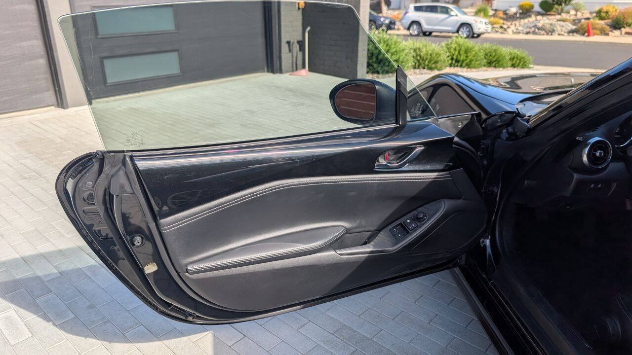 Used 2022 MAZDA MX-5 Miata RF Grand Touring RWD image 12