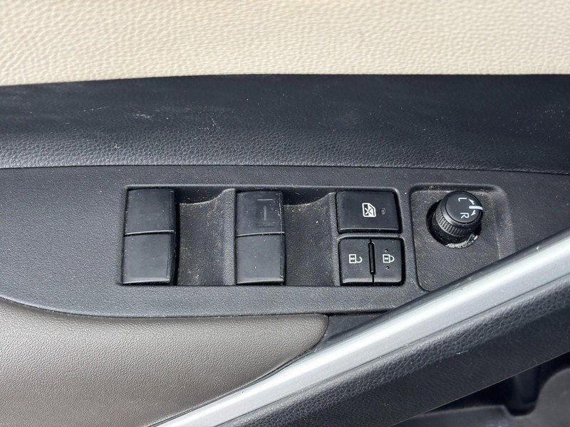 Used 2024 Toyota Corolla Cross XLE w/ Convenience Package image 23