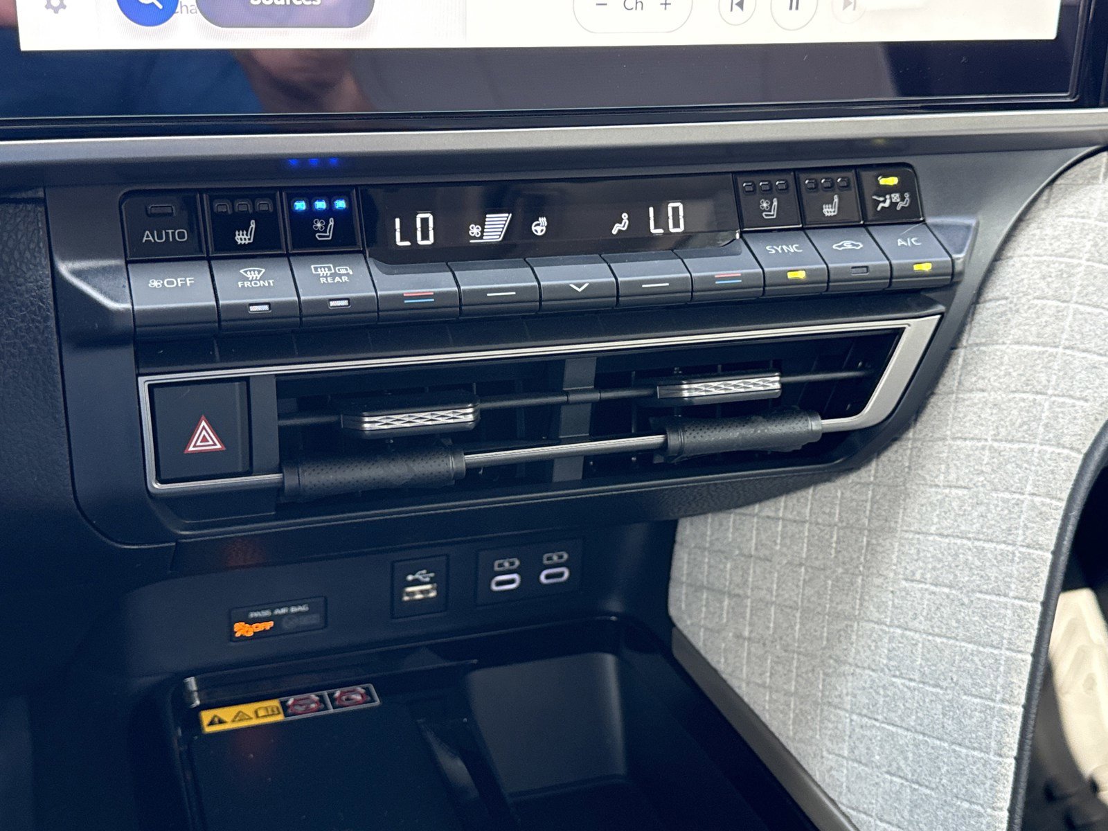 Used 2026 Toyota Camry XLE w/ Premium Plus Package image 30