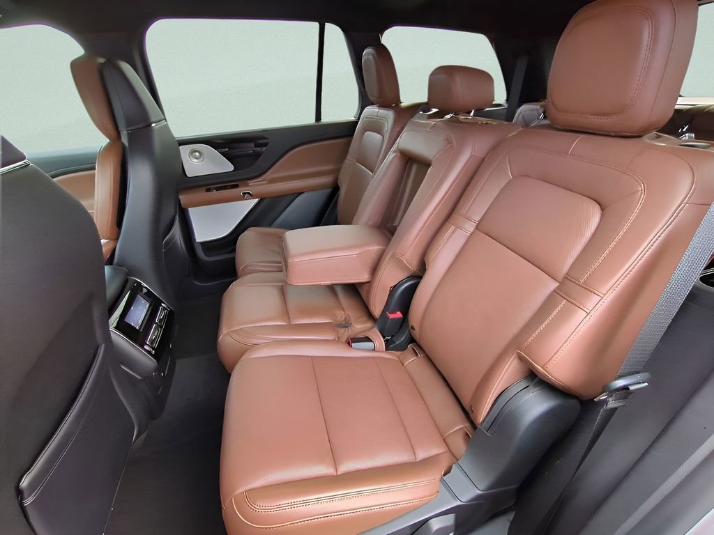 Used 2023 Lincoln Aviator Reserve w/ Equipment Group 201A AWD/4WD image 13