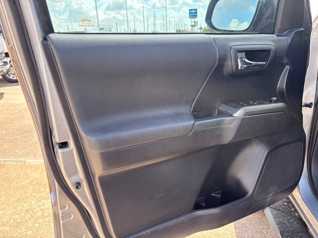 Used 2018 Toyota Tacoma TRD Sport RWD image 12