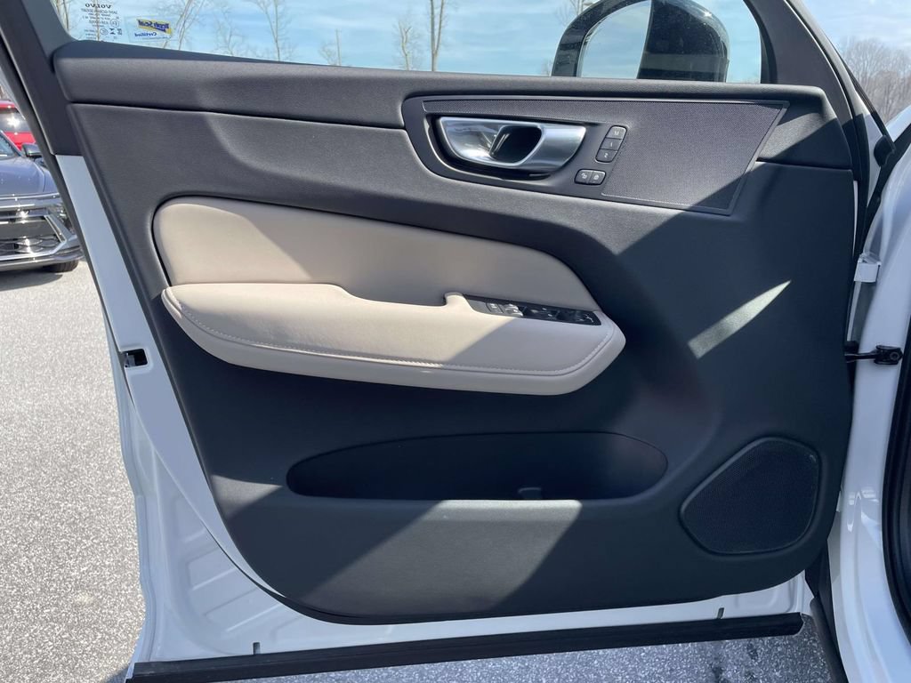 New 2026 Volvo XC60 B5 Plus w/ Protection Package Premier AWD/4WD image 5