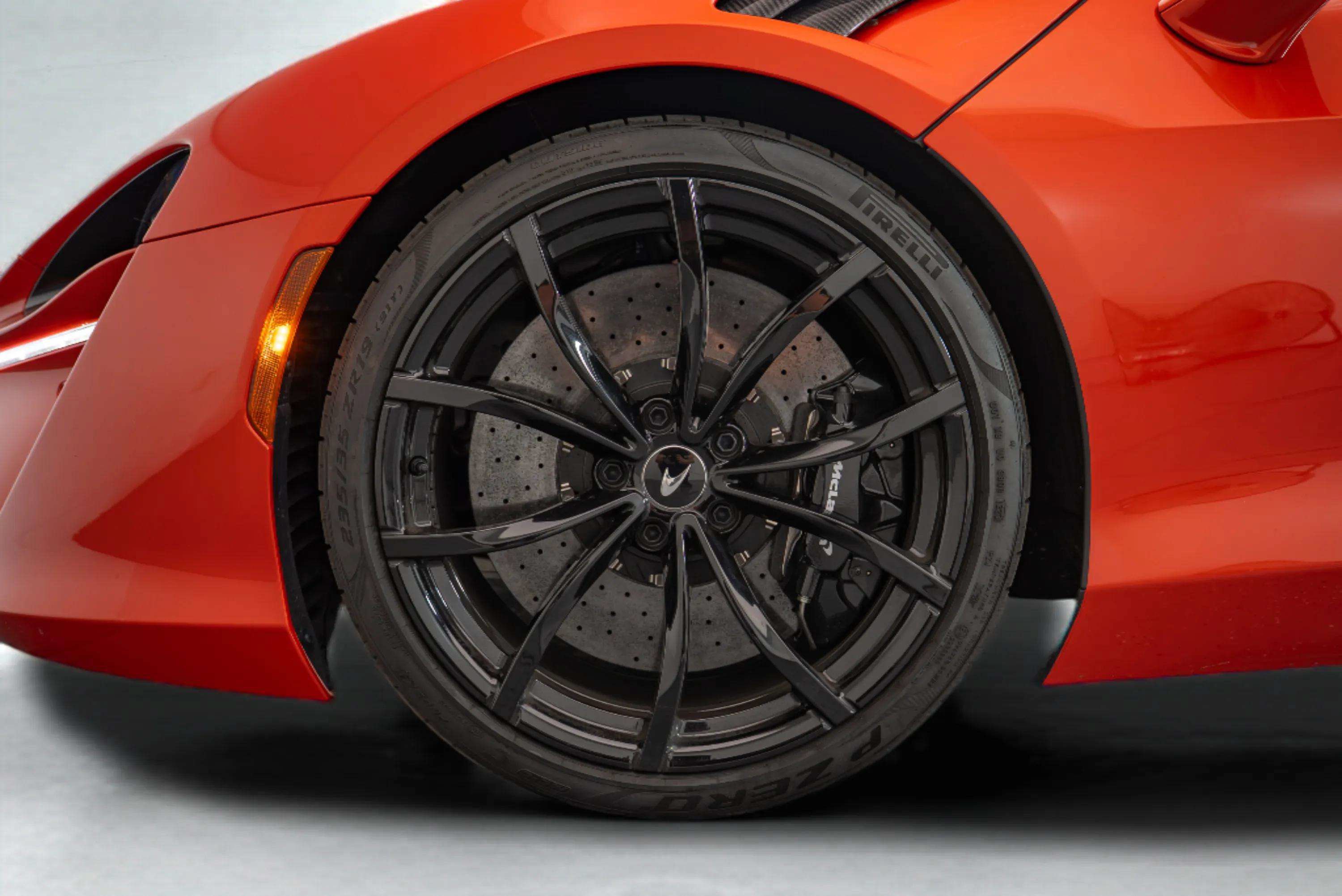 Used 2023 McLaren Artura RWD image 35