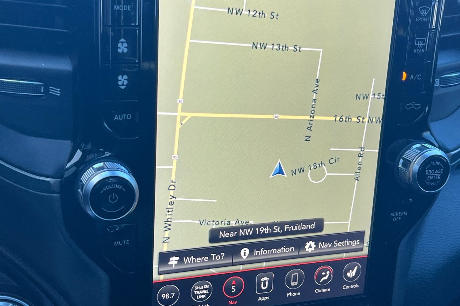 Used 2019 RAM 1500 Sport w/ Leather & Sound Group AWD/4WD image 15