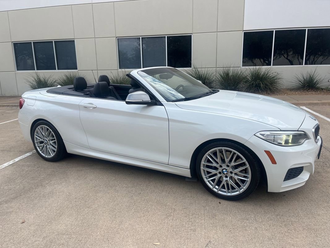 Used 2016 BMW M235i Convertible image 11