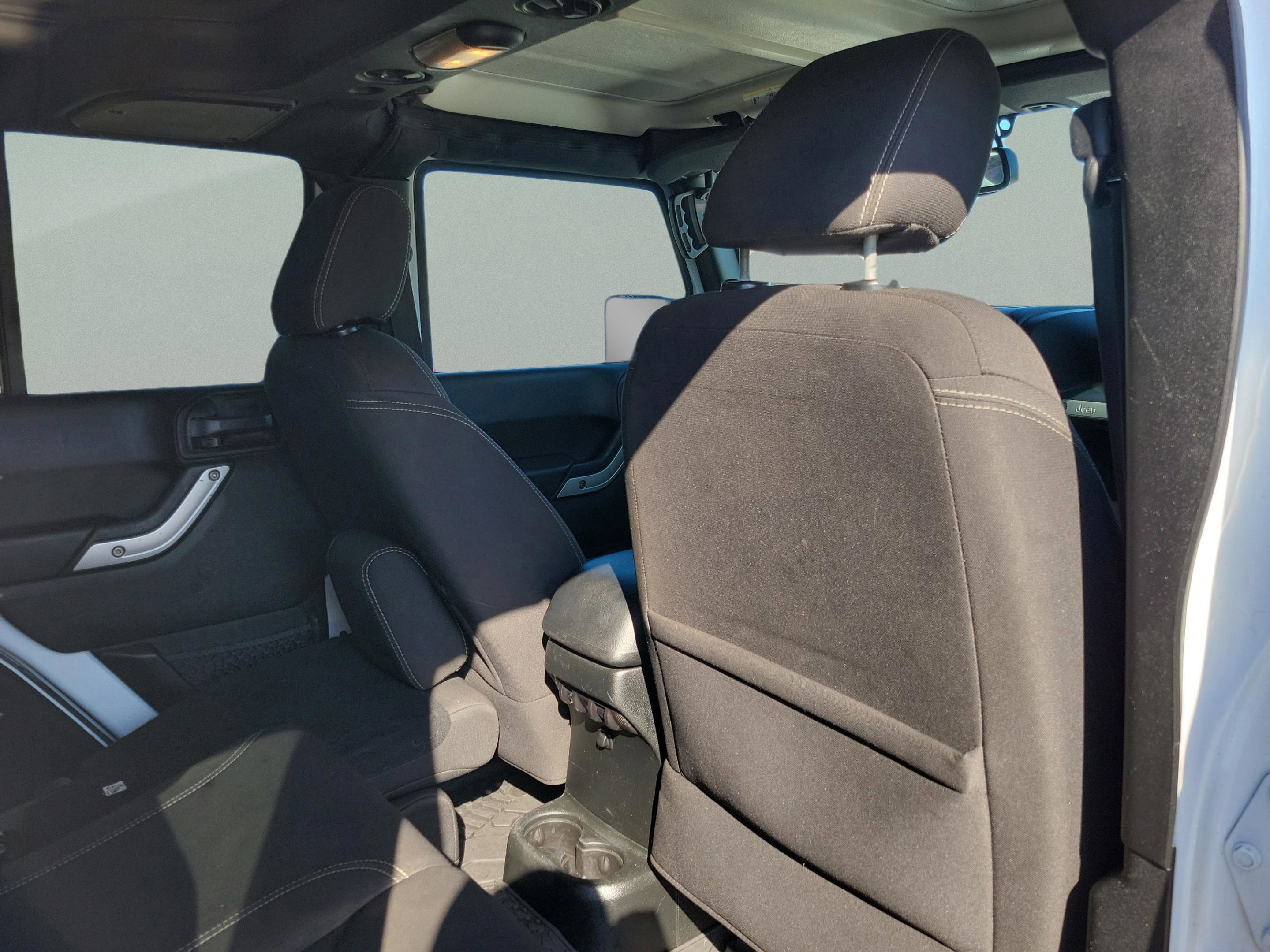 Used 2017 Jeep Wrangler Unlimited Sahara w/ Max Tow Package image 13