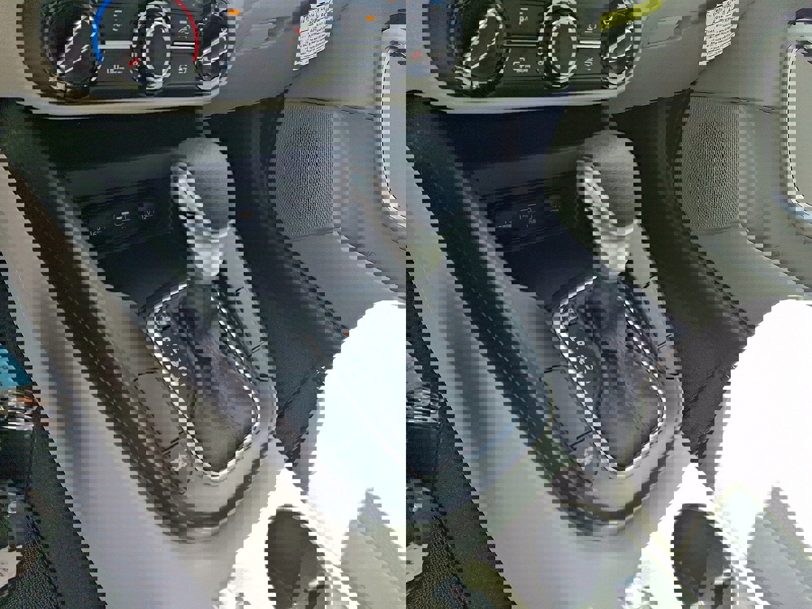 Used 2025 Kia Soul LX image 14