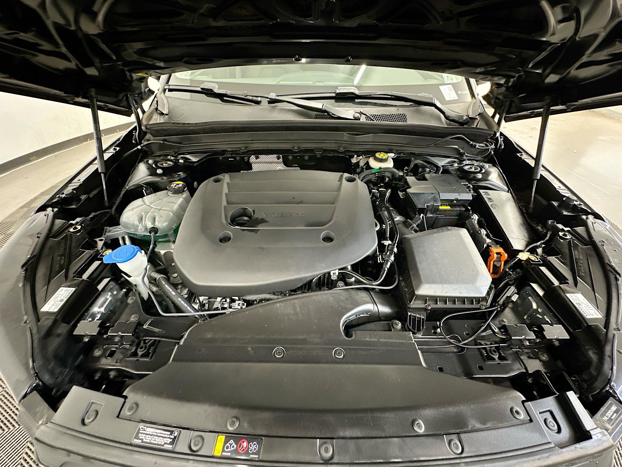 Used 2025 Volvo XC40 B5 Plus image 36