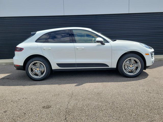 Certified 2016 Porsche Macan S AWD/4WD image 8