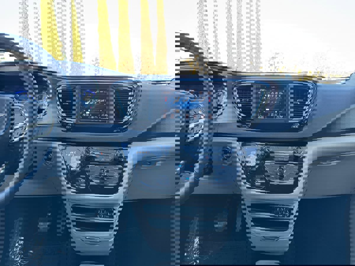 Used 2021 Chrysler Voyager LX image 15