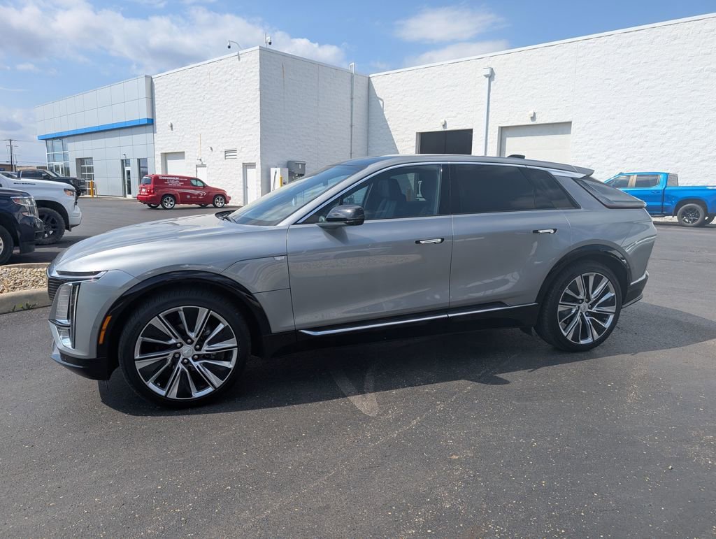 Used 2025 Cadillac Lyriq Luxury w/ LPO, Floor Liner Package image 4
