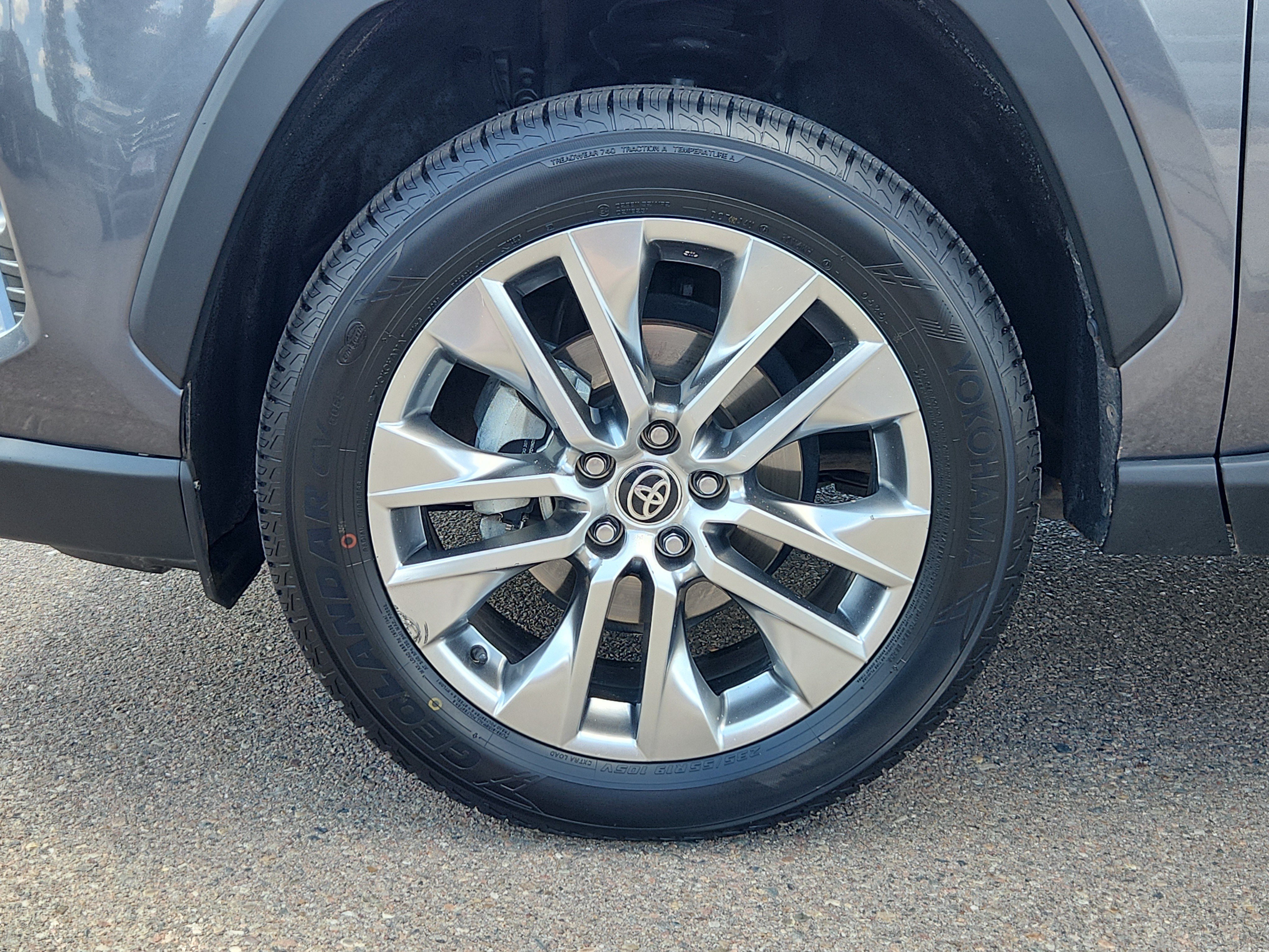 Used 2021 Toyota RAV4 XLE Premium AWD/4WD image 17