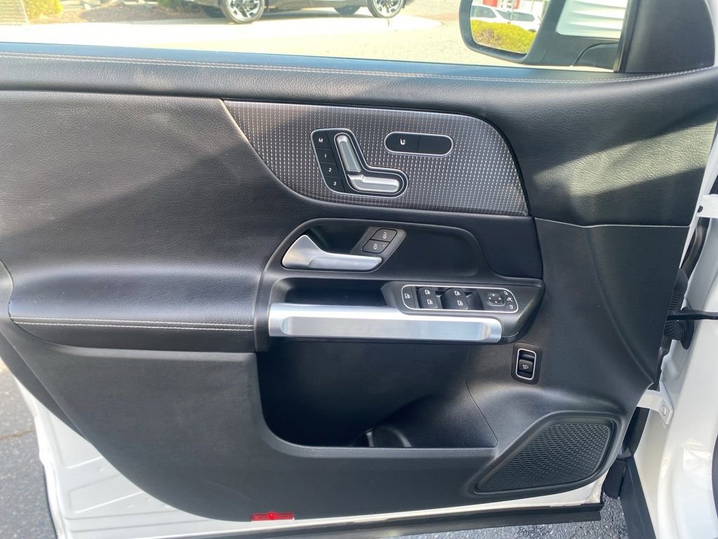 Used 2023 Mercedes-Benz GLB 250 GLB 250 image 10